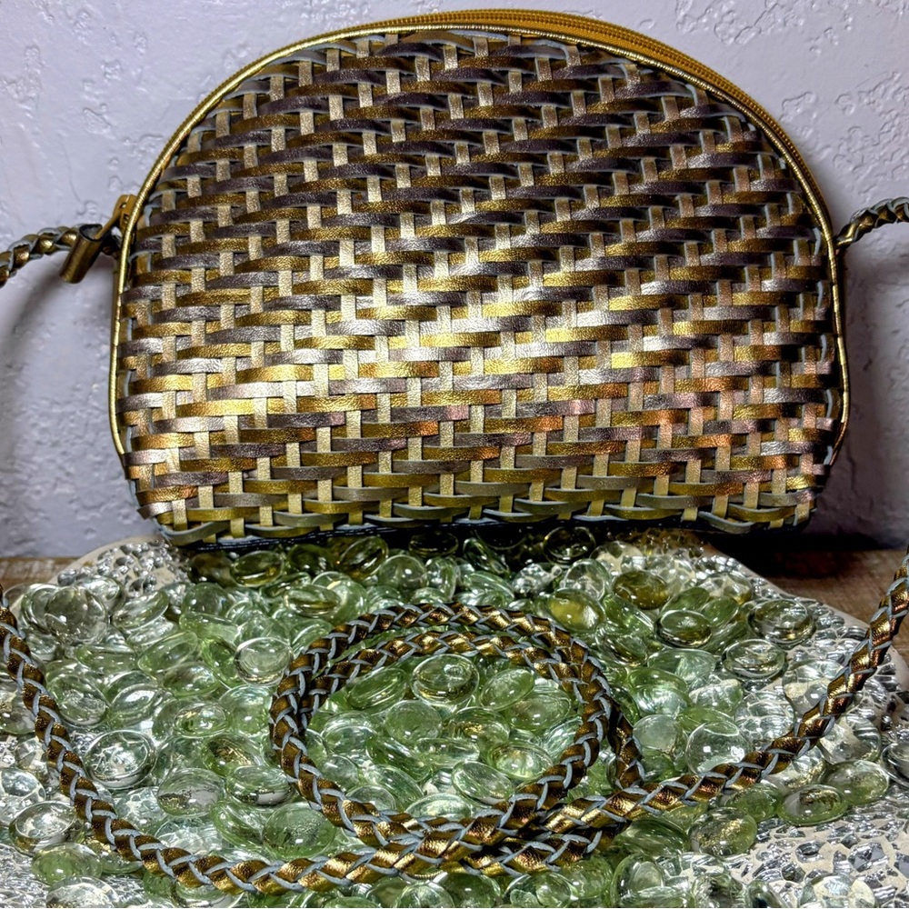 Allen Edwards Elegant Woven Gold and Brown Vegan leather Women's Bag - Picture 2 of 8
